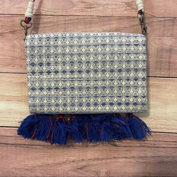 AMERICA‎ & Beyond Crossbody Purse - Picture 3 of 7